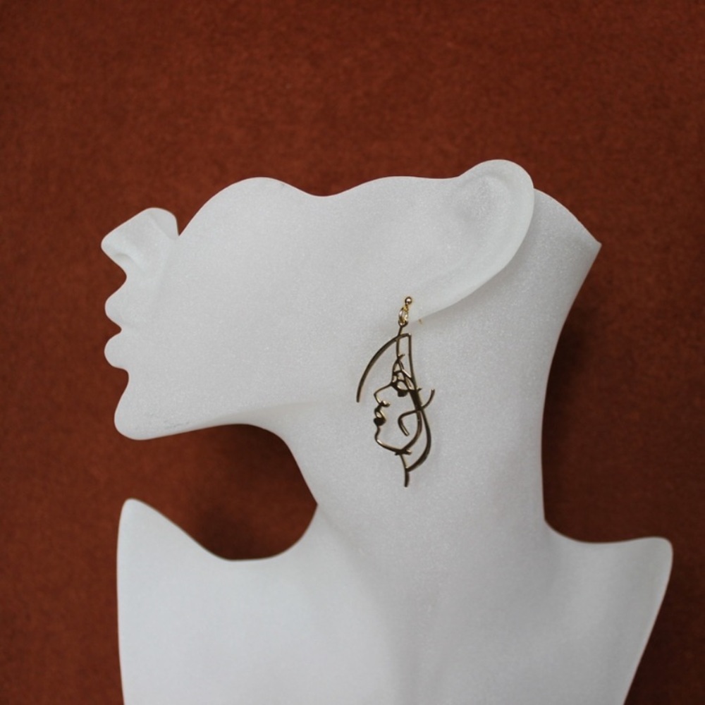 Unique Design//Minimalist Face Beauty Drop Earring - Picture 2 of 4
